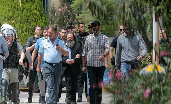 Φρενίτιδα για Σώρρα στον Κορυδαλλό: «Μαζί σου μέχρι το τέλος» – Το μήνυμα του για την Μακεδονία μέσα από την φυλακή (εικόνες, βίντεο)